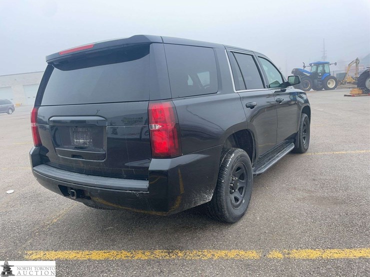 2017-chevrolet-tahoe-image-5