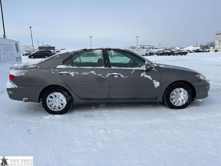 non-operable-2005-toyota-camry-4dr-sedan-image-8