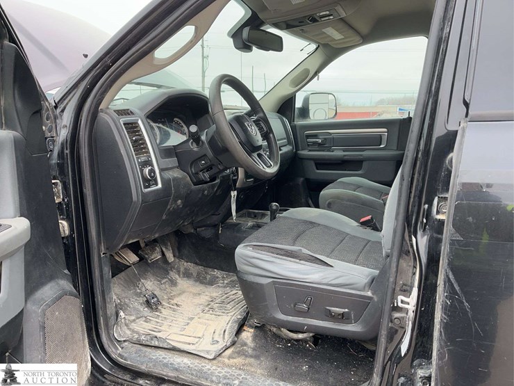 2016-dodge-2500-image-11