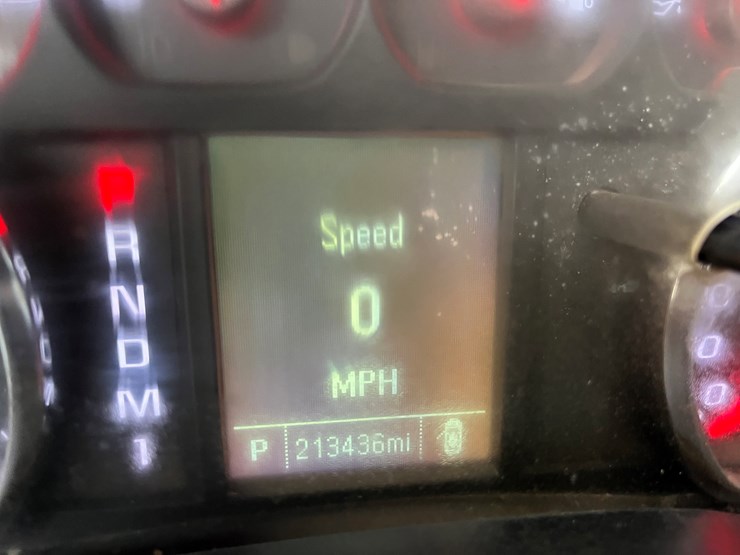 2016-chevrolet-silverado-2500hd-image-16