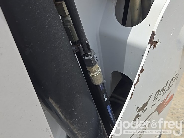 2021-bobcat-t740-image-30