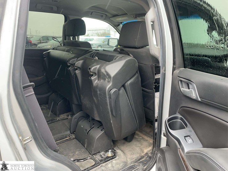 2017-chevrolet-tahoe-image-21