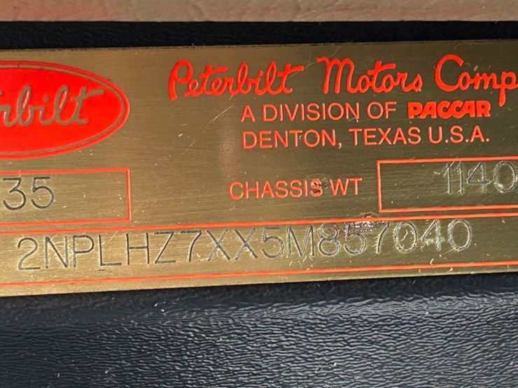 2005-peterbilt-335-image-31