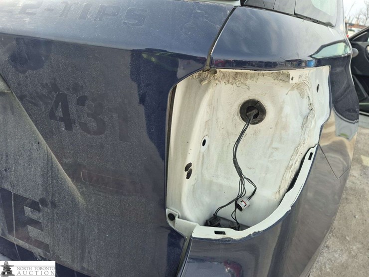 2023-ford-explorer-image-19