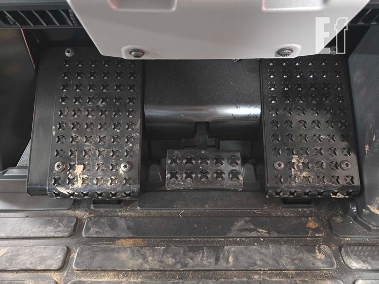 caterpillar-953-image-17