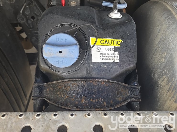 2014-freightliner-cascadia-113-image-58