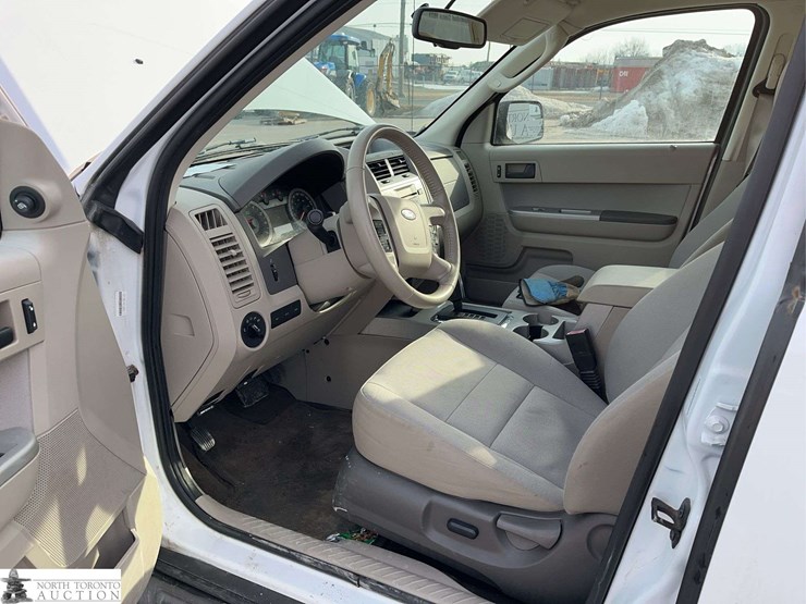 2011-ford-escape-hybrid-image-11