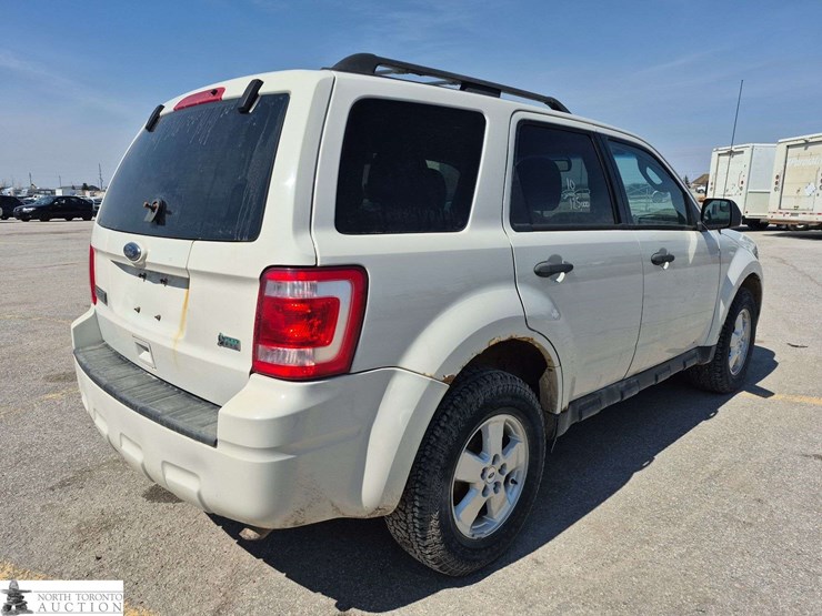 2010-ford-escape-image-5