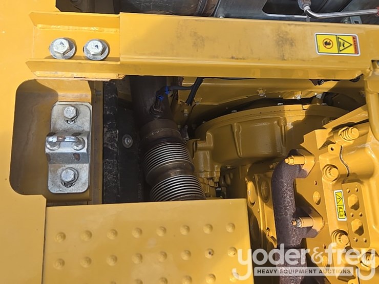 2019-caterpillar-336-image-60