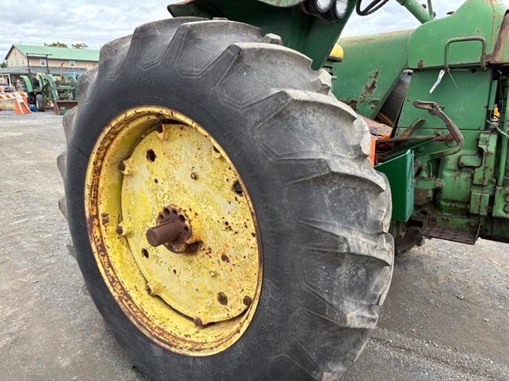 john-deere-4010-image-8