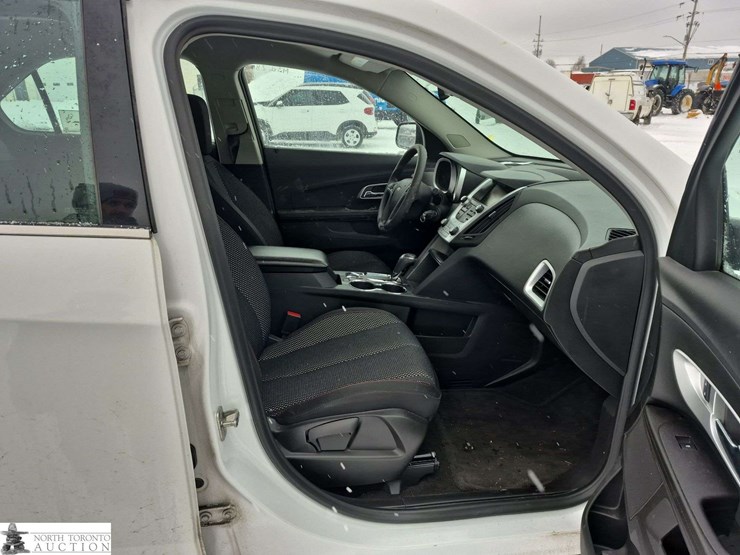 2017-chevrolet-equinox-image-26