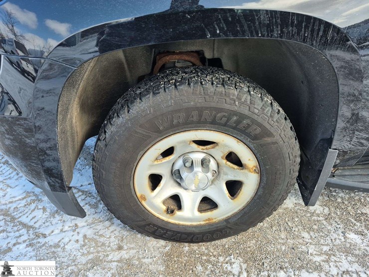 2018-chevrolet-suburban-image-18