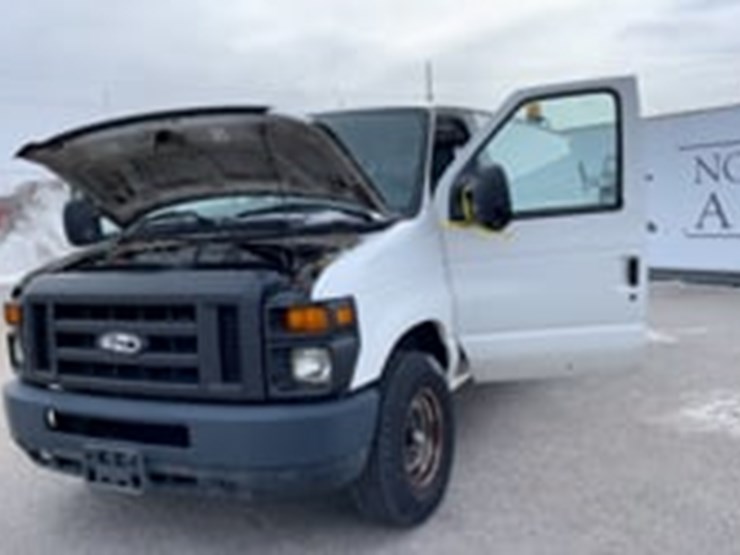 2014-ford-cargo-image-9