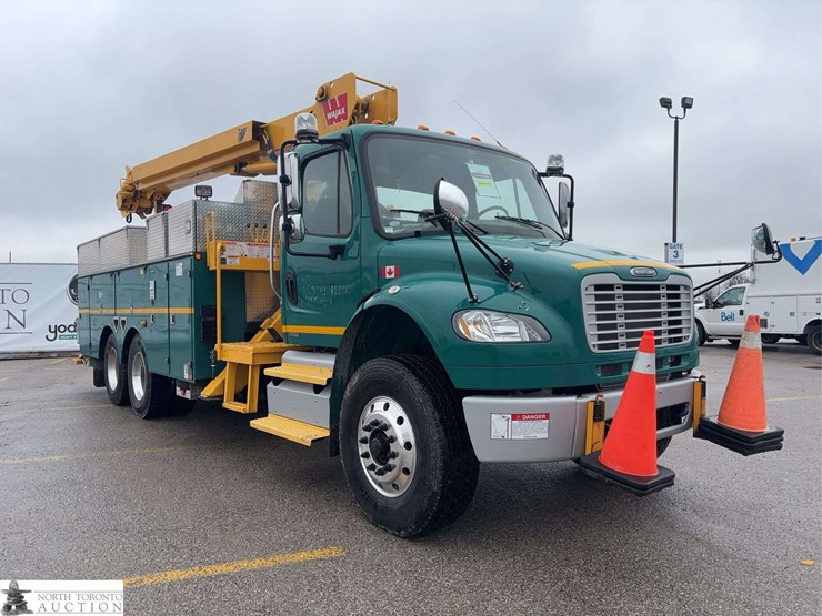 2012-freightliner-m2-106-image-2