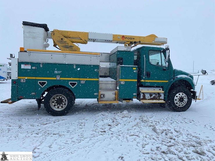 2011-freightliner-m2-106-image-7