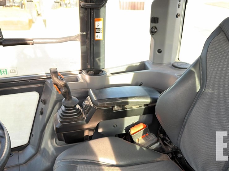 2024-deere-624-p-tier-image-12