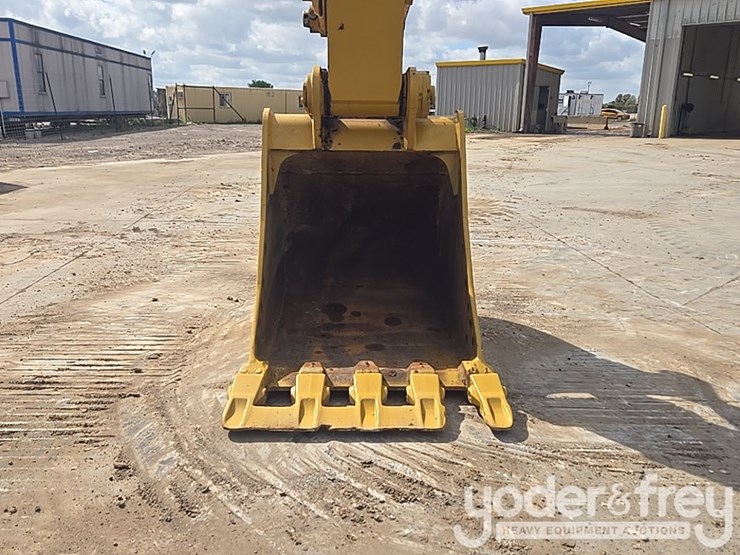 2019-caterpillar-336-image-23