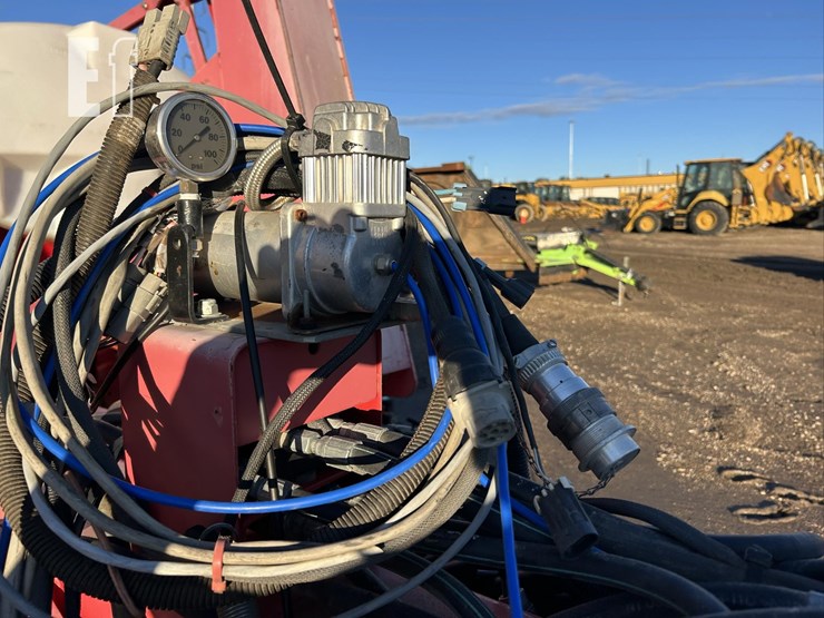 2009-white-8516-image-19