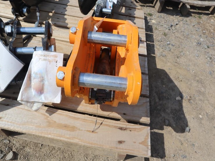 future-excavator-quick-hitch-image-3