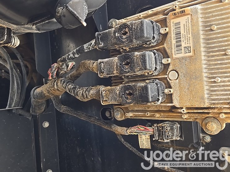 2017-deere-210g-lc-image-42