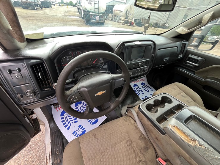 2016-chevrolet-silverado-2500hd-image-15