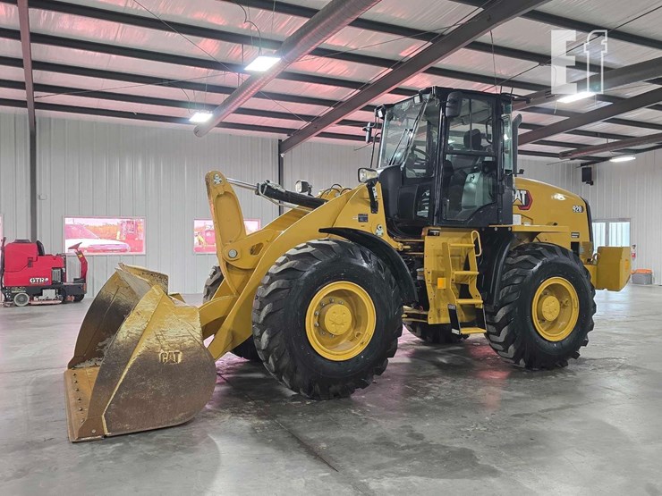 2022-caterpillar-920-image-1