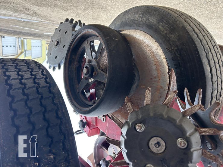 2014-white-9824-image-18