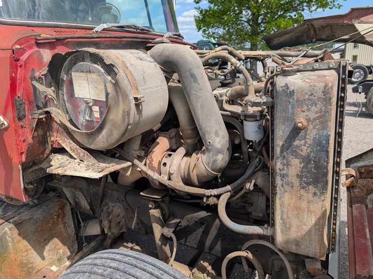 1984-ford-l9000-image-16