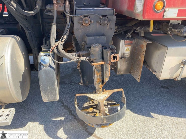 2016-freightliner-108sd-image-26