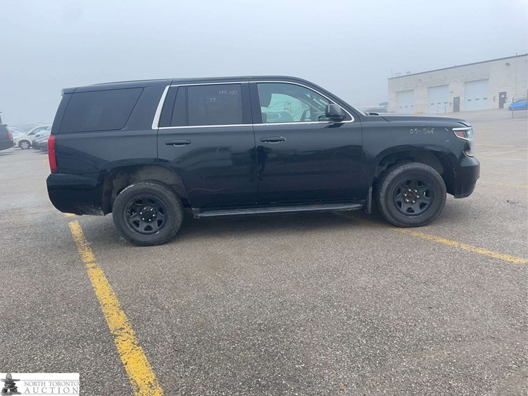 2017-chevrolet-tahoe-image-4