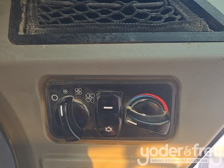 2022-caterpillar-289d3-image-91