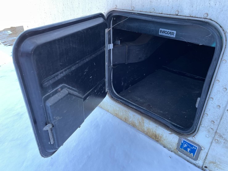 #3937-•-semi-sleeper-cab-image-27