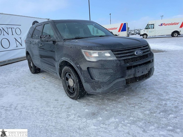 2017-ford-explorer-image-3