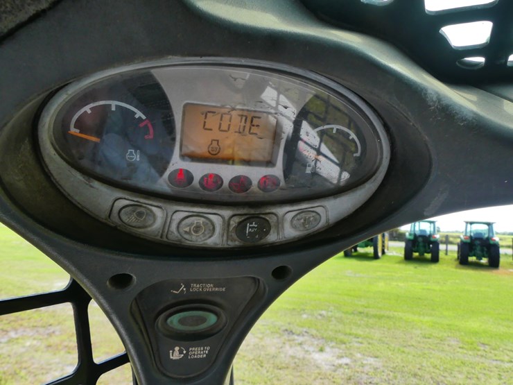 2015-bobcat-s570-image-16