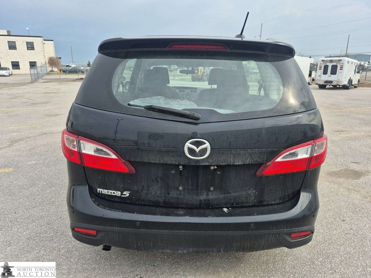2014-mazda-mazda5-image-6