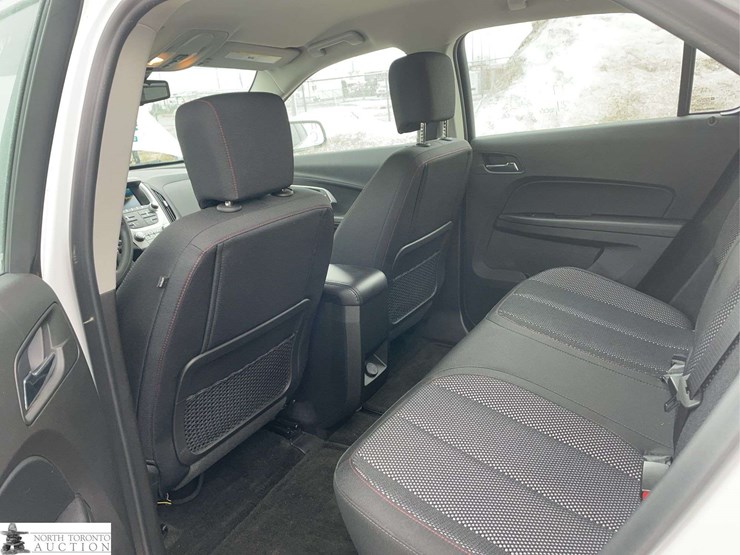 2017-chevrolet-equinox-image-15