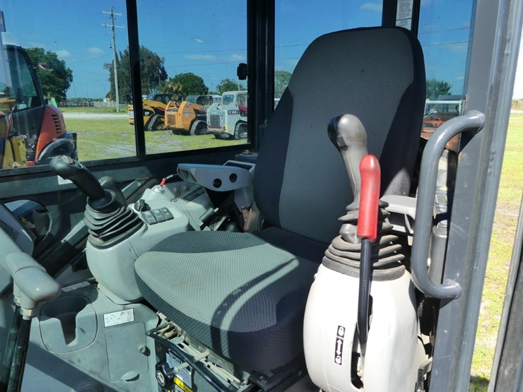 2019-deere-35g-image-12