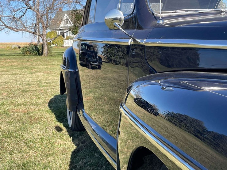 1948-ford-super-deluxe-convertible-image-12