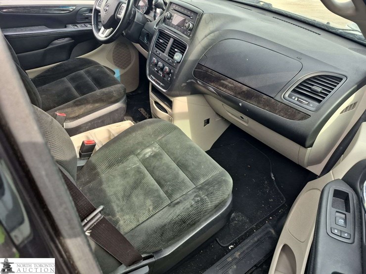 2016-dodge-grand-caravan-sxt-image-22