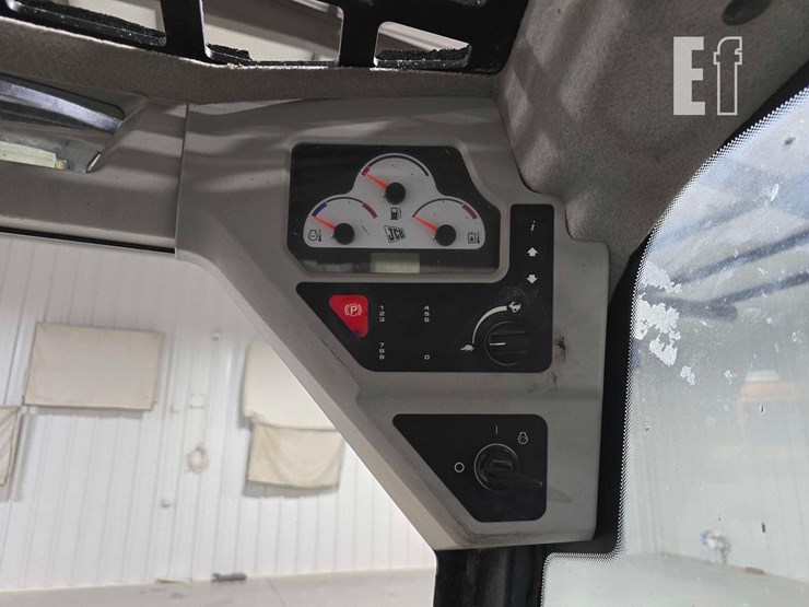 2021-jcb-3ts-8t-image-18