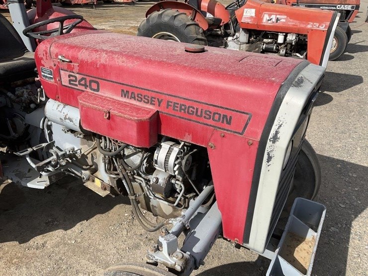 massey-ferguson-240-image-12