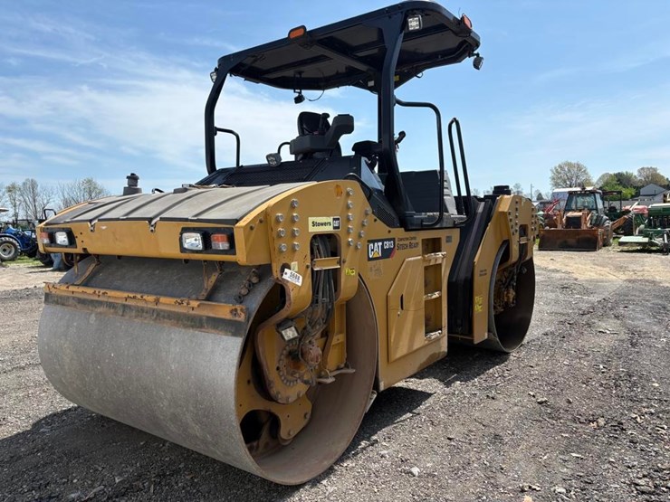 2018-caterpillar-cb13-image-1