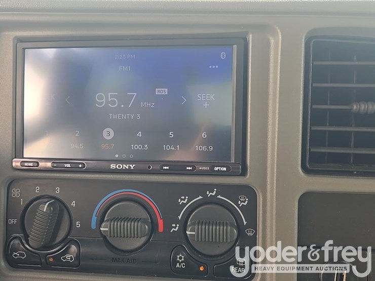 2002-chevrolet-silverado-2500hd-image-92