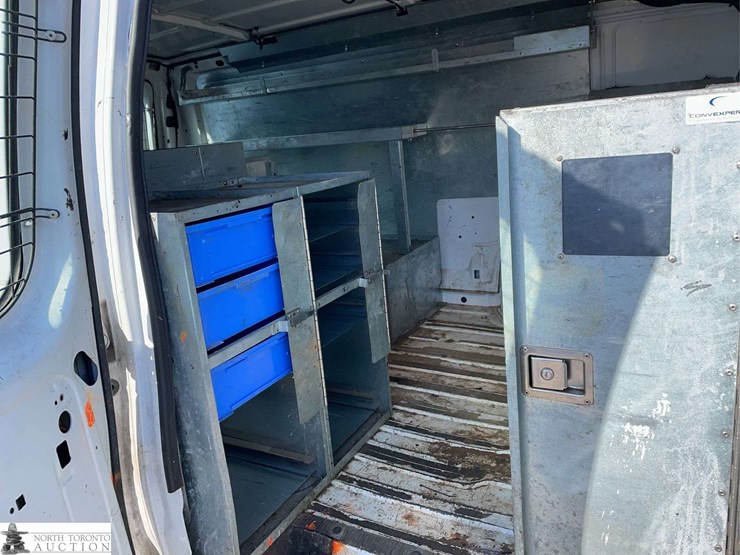 2011-ford-cargo-image-15