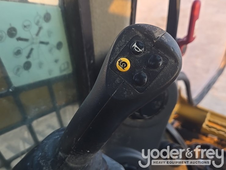 2022-caterpillar-289d3-image-88