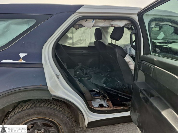 2023-ford-explorer-image-14