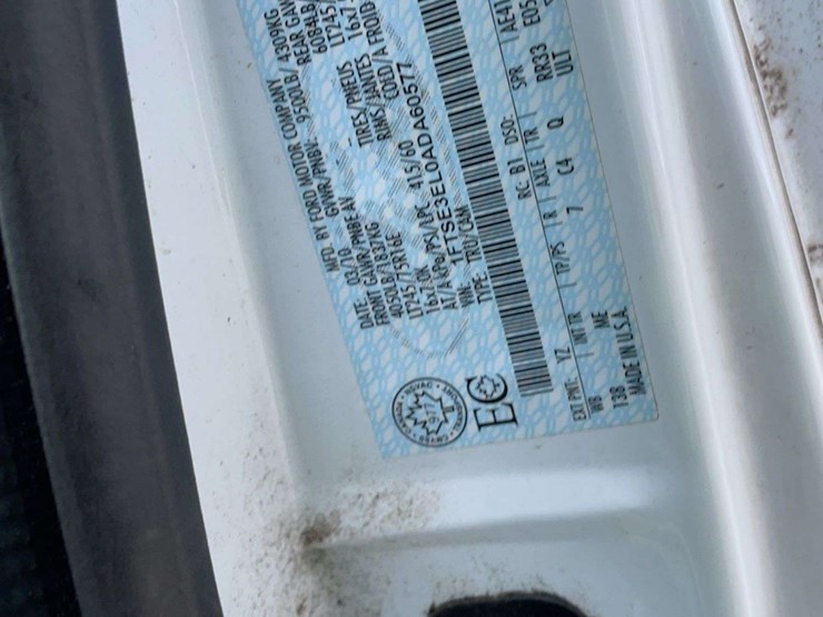 2010-ford-cargo-image-17