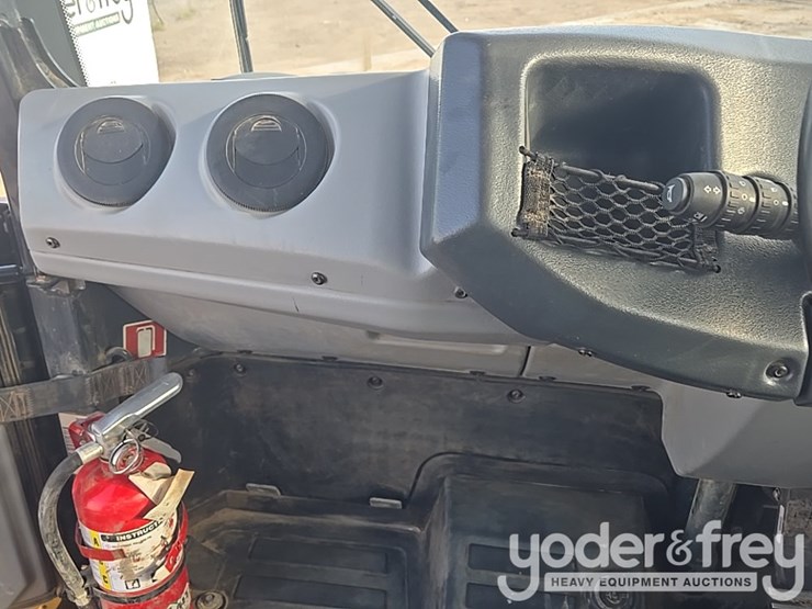 2022-deere-260e-image-123