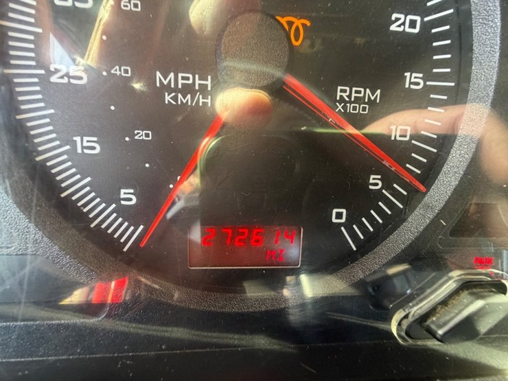 #31771-•-2015-caterpillar-tandem-axle-truck-tractor-image-19