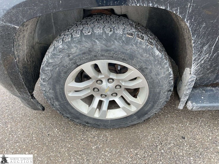 2018-chevrolet-suburban-image-22